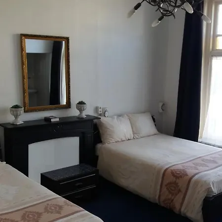 All-in Hotel *